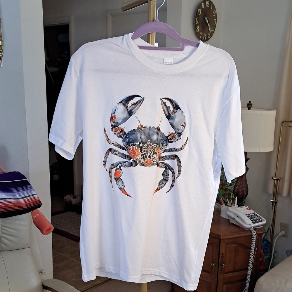 White Graphic Crab T-Shirt - Floral Accent Ptp 20"
